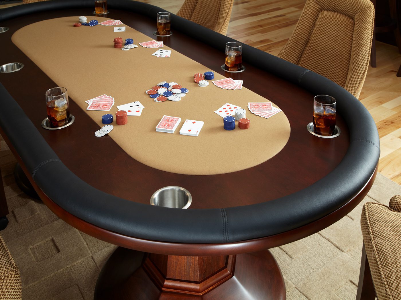 texas holdem table pics with cards